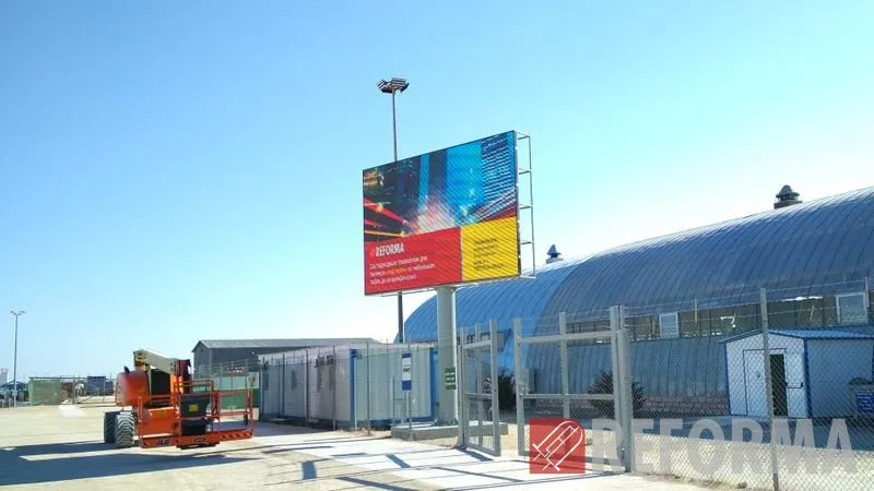 Светодиодный экран Р8 в порту Курык